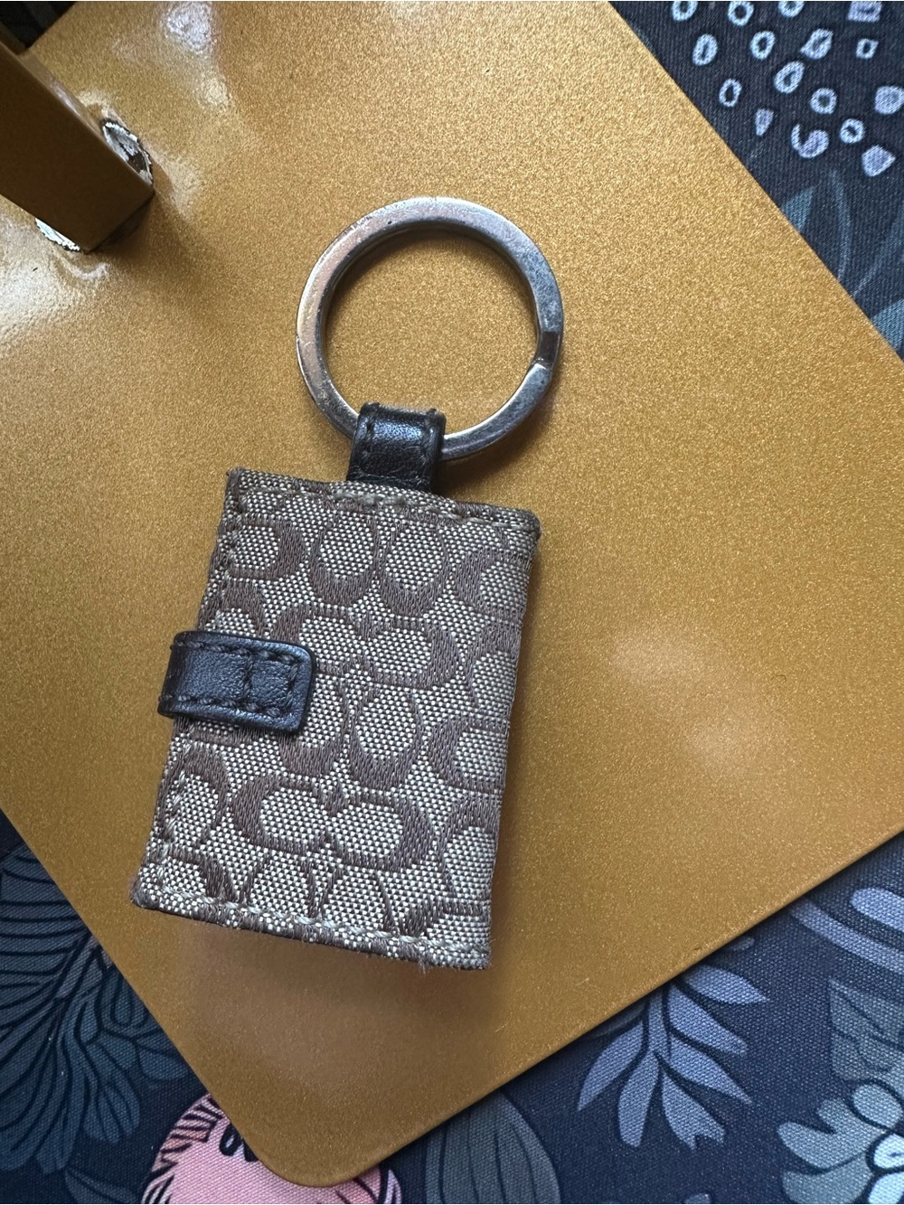 Coach Picture Frame Keychain - Picture 3 of 8